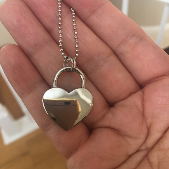 Silver tone heart lock pendant - Picture 3 of 7